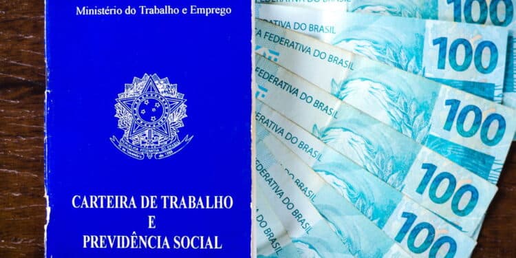 Aumento de R$ 106 no novo salário mínimo deixa trabalhadores em festa!