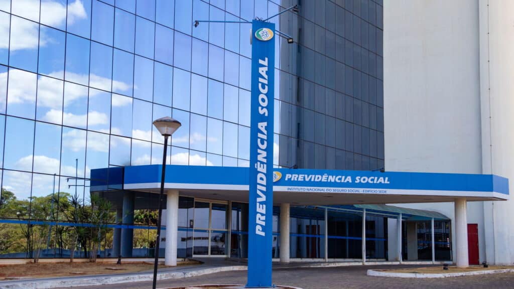 Quem trabalhou de carteira assinada antes de 2019 pode escapar da nova idade mínima do INSS