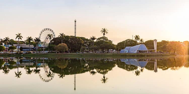 Brasileiros em festa com feriado do dia 21 de abril!