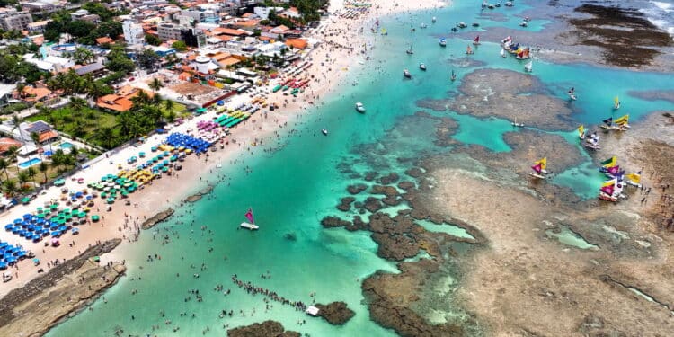 Essa praia foi decretada a mais barata para viajar no Brasil em 2025!