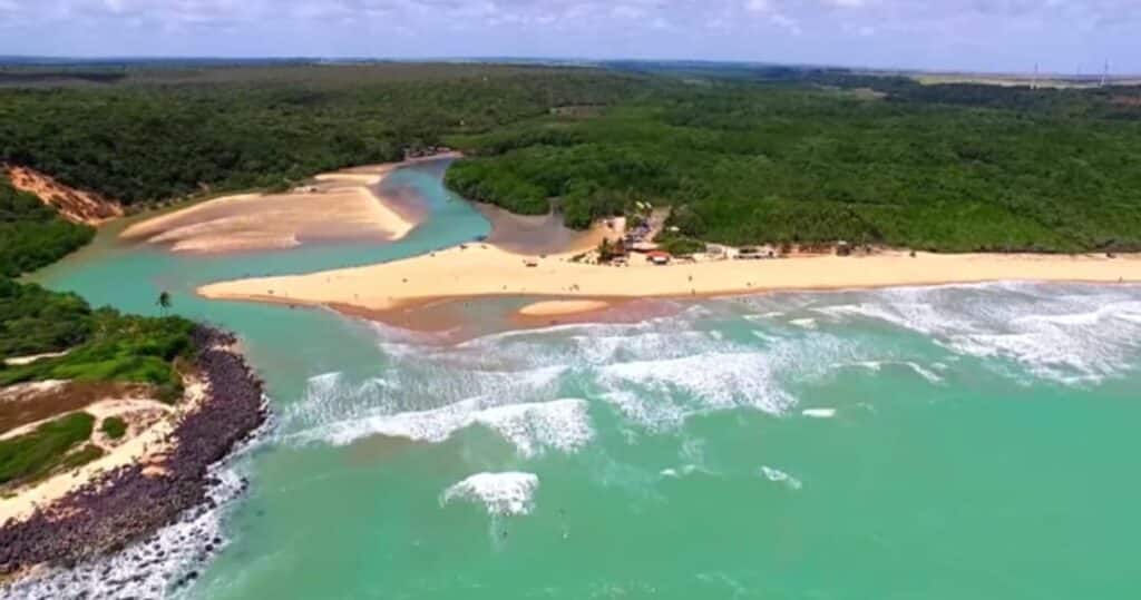 Praia da Barra em Mataraca - Fonte: Wikimedia Commons