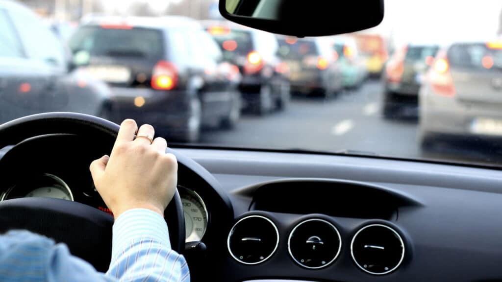 Pais e motoristas enfrentam exigências com a lei da cadeirinha em 2025