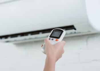 Descobriram o segredo de como economizar na conta de energia sem perder o conforto nesse verão!