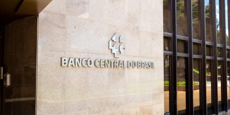 Banco Central anuncia falência de dois bancos e preocupa milhões de brasileiros!