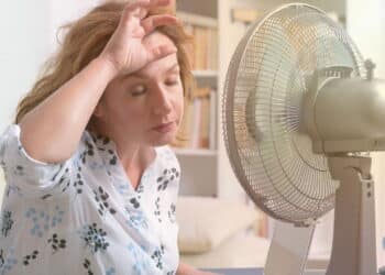 Ventilador e calor - Créditos: depositphotos.com / Amaviael