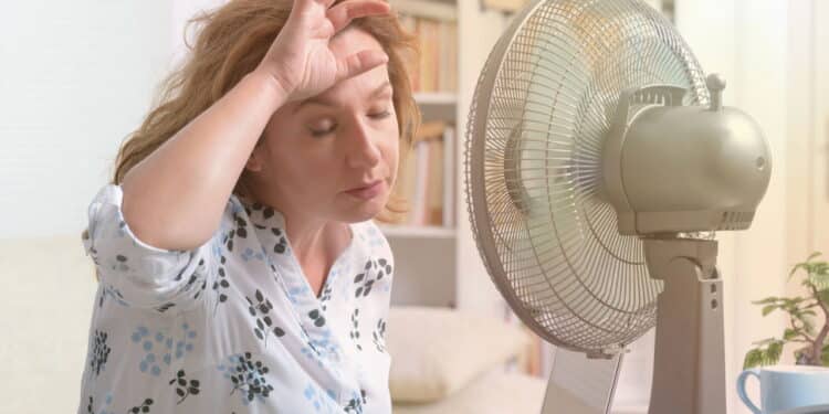 Ventilador e calor - Créditos: depositphotos.com / Amaviael