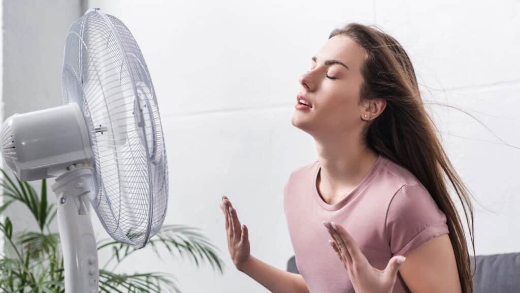 Alerta 27/05 para quem usa ar-condicionado e ventilador durante onda de forte calor no Brasil
