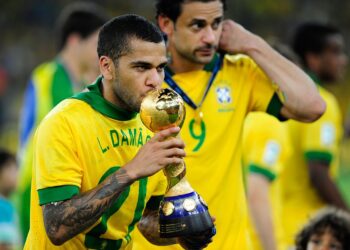 Daniel Alves na Copa das Confederações de 2013 - Fonte: Wikimedia Commons