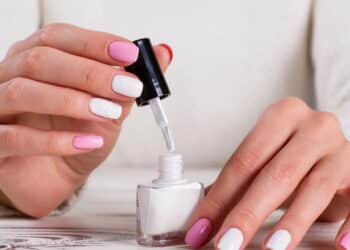 Imagem de unhas curtas - Créditos: depositphotos.com / margostock