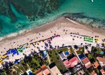 Essas 2 praias brasileiras estão sendo comparadas com Havaí e Búzios!