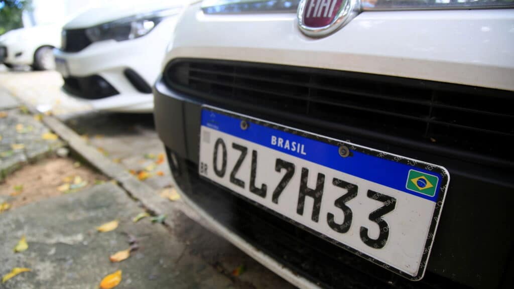 Prazo para todos os veículos brasileiros mudarem para as placas Mercosul! Nova lei das placas