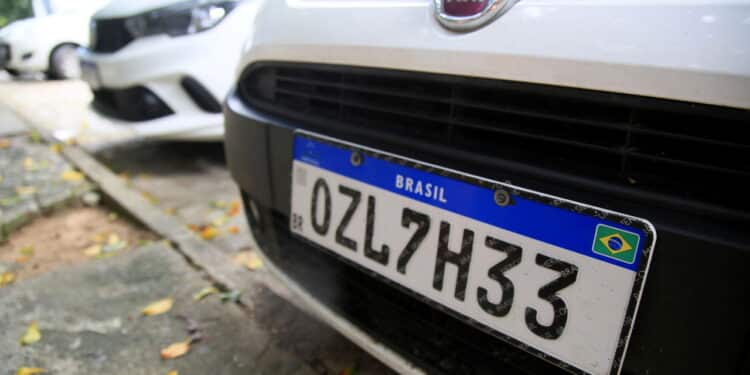 Lei das placas 2025: Prazo para todos os veículos do Brasil mudarem para as placas Mercosul!