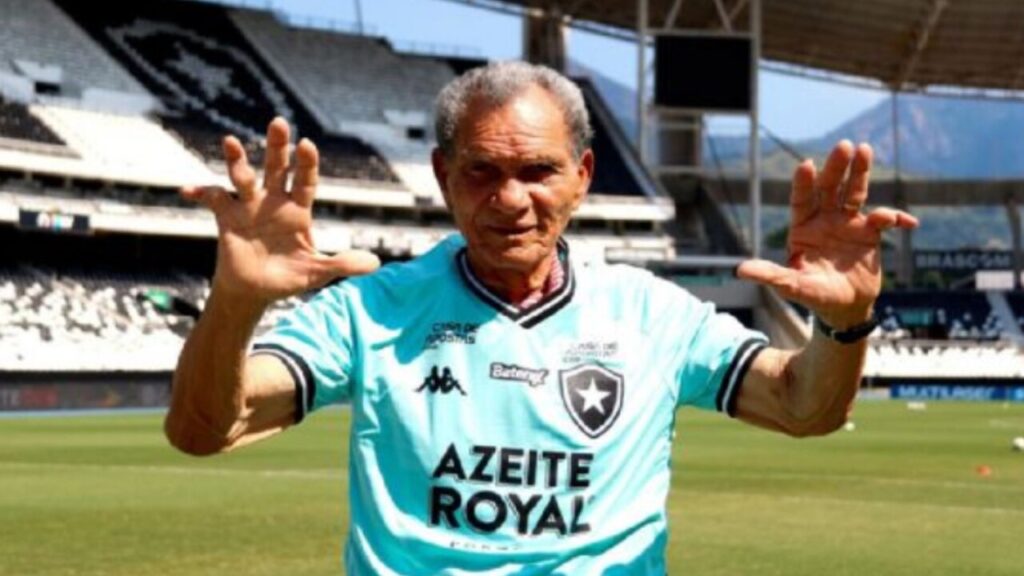 Luto no futebol! Morre o lendário goleiro Manga, ídolo do Botafogo