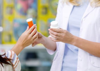 Regras para venda de remédios em supermercados é aprovada pela Câmara, entenda as mudanças