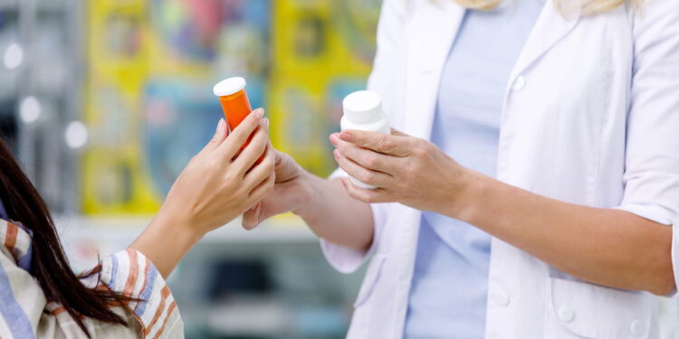 Regras para venda de remédios em supermercados é aprovada pela Câmara, entenda as mudanças