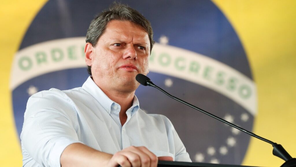 Tarcísio pede desculpas após 'piada' com Coca-Cola em coletiva sobre metanol, entenda
