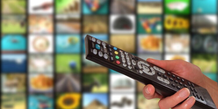 Multas chegam com tudo para quem usa IPTV pirata e milhares de usuários terão que pagar até 5 mil euros