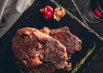 Deixe a carne suculenta e macia usando esse truque fácil que pouca gente sabe