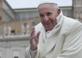 Rezas em latim e moedas: veja os rituais no sepultamento do Papa Francisco