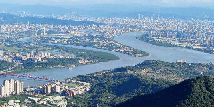 China realiza exercícios com foguetes perto de Taiwan e preocupa líderes globais