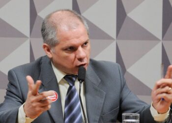 Presidente do INSS pede demissão após operação da PF