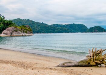 Paraíso tropical: conheça a praia no Brasil com água quente o ano inteiro que impressiona turistas