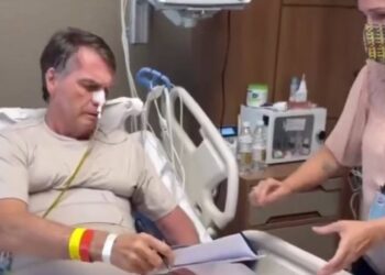 Bolsonaro se pronuncia após ser abordado por oficial de Justiça em plena UTI: “Botou o pé na porta”