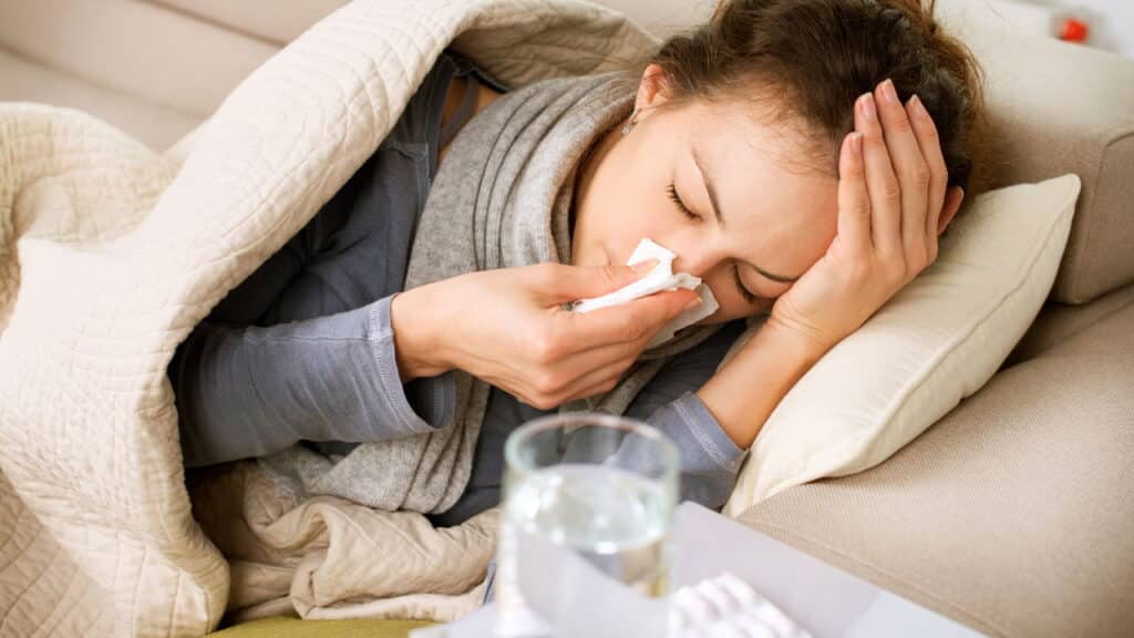 Gripe ou resfriado? Veja como identificar e os maiores mitos que te confundem