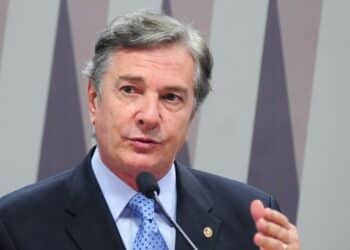 Moraes determina prisão domiciliar para ex-presidente Fernando Collor