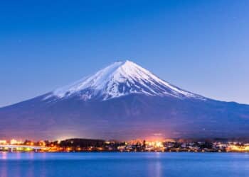 Jovem é resgatado no Monte Fuji, esquece celular e precisa ser salvo de novo