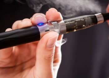 Uso de vapes: entenda o que é o “pulmão de pipoca” e por que tantos jovens estão em risco