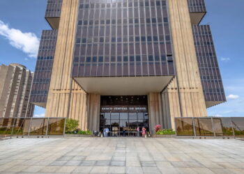 Banco Central anuncia falência de dois bancos abalando os investidores brasileiros!