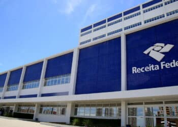 Receita Federal muda regras e cria protocolo inédito para fiscalizar a indústria do tabaco