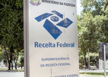 É verdade que a Receita Federal está vigiando todas as transações feitas por pix no Brasil?