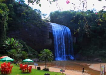 Uma das cachoeiras mais lindas do Brasil esta em uma cidade no interior de SP!