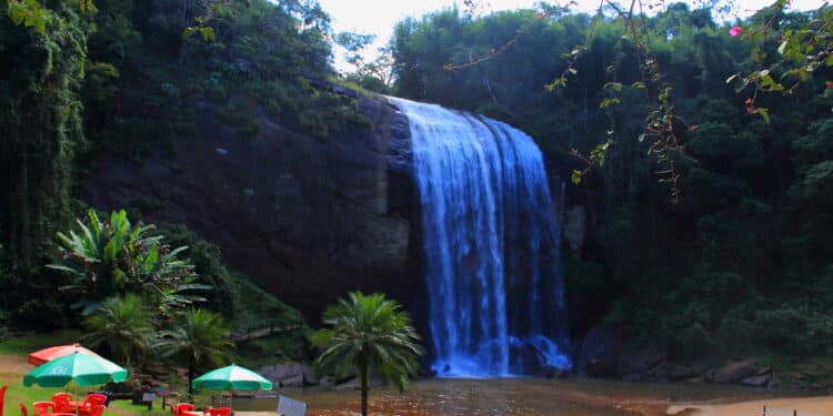Uma das cachoeiras mais lindas do Brasil esta em uma cidade no interior de SP!