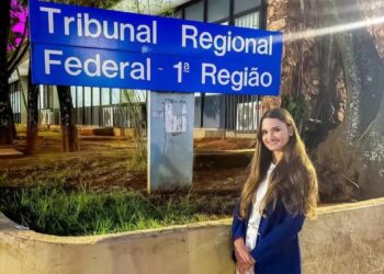 Mineira de 25 anos assume cargo de juíza federal mais jovem do Brasil