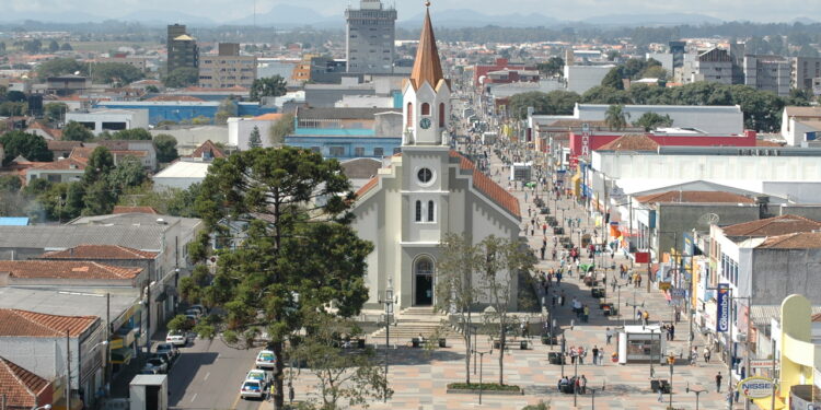 Cidade perto de Curitiba impressiona o Brasil com a qualidade de vida!