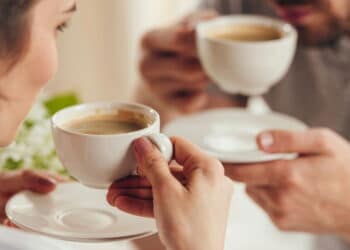 Anvisa suspende 8 marcas de cafés populares devido ao risco à saúde!