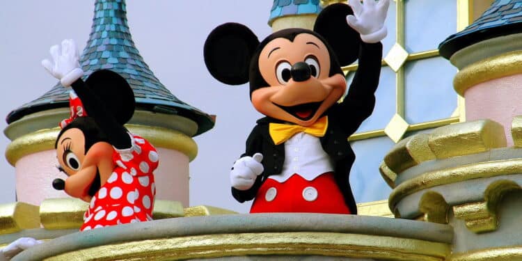 Veja os os preços dos ingressos para os parques do Mickey no mundo!