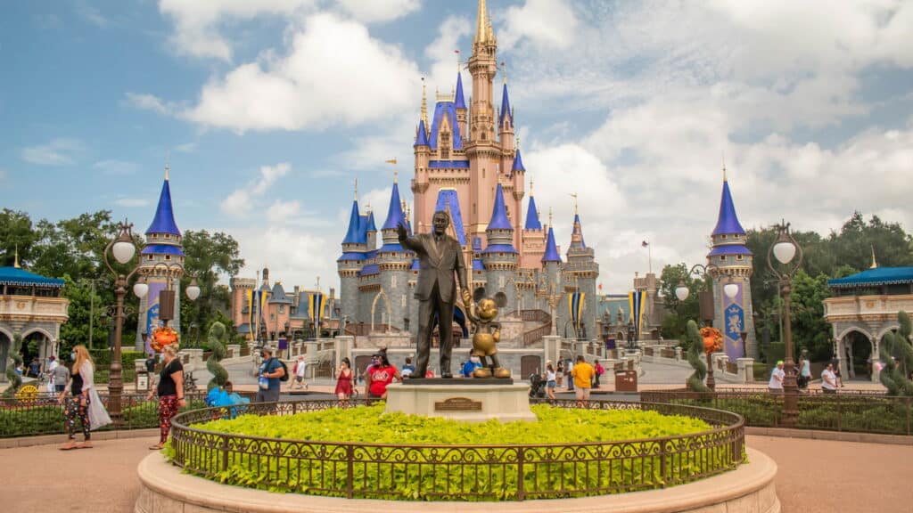 Veja os os preços dos ingressos para os parques do Mickey no mundo!