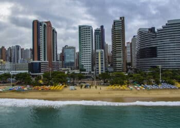 Pessoas de todo o Brasil estão se mudando para essa cidade do nordeste pelas oportunidades de emprego em 2025!