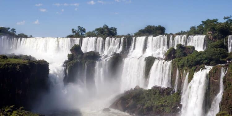 Você deveria conhecer esses 10 destinos inesquecíveis no Brasil!