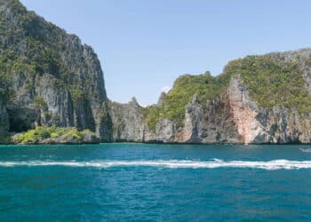 A ilha brasileira com mar verde e praias urbanas que é a 2ª melhor capital do país para viver