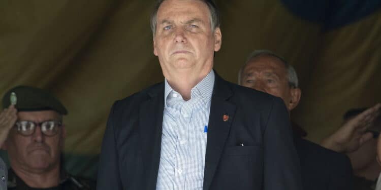 Novo boletim médico informa que Bolsonaro continua sem movimentos intestinais