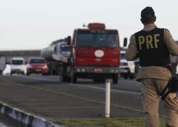 PRF emite alerta urgente para todos os motoristas com CNH em 2025!