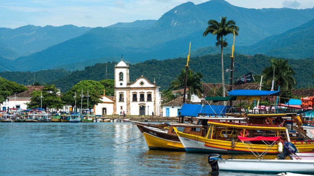 Cidade do litoral do Brasil é um dos destinos onde você pode se hospedar de graça!