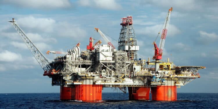 Imagem de extração de petróleo - Créditos: depositphotos.com / MasterMariner