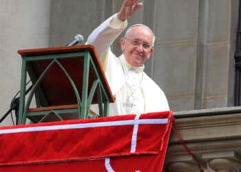 Papa Francisco celebra Páscoa e abençoa fiéis no Vaticano