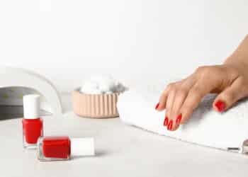 Tendências de cores para unhas amendoadas em 2025